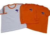 camisetas do uniforme escolar do Colégio Ceeduc de Palotina nas cores branca e laranja produzidas pela Tailey Uniformes